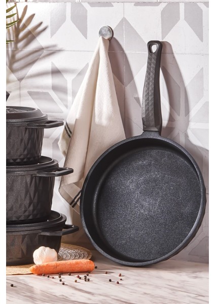 7 Parça Döküm Tencere ve Tava Seti, Fırın Eldiveni Hediyeli, Siyah fiyatları