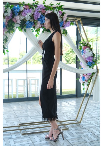 Siyah Önü Taş Detaylı Yırtmaçlı Tüy Detaylı Abiye 9705402.01 modelleri