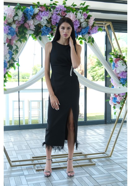 Siyah Önü Taş Detaylı Yırtmaçlı Tüy Detaylı Abiye 9705402.01 indirimleri