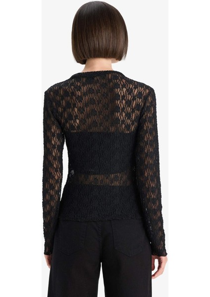 Slim Fit Dar Kesim Kayık Yaka Dantel Uzun Kollu Bluz