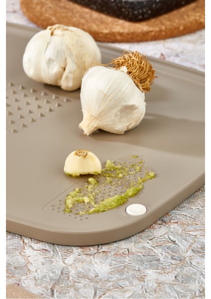 Çift Yüzeyli, Rende Bölmeli, Taşma Önleyici, Kaydırmaz Çok Amaçlı Kesim Panosu Bej fiyatları