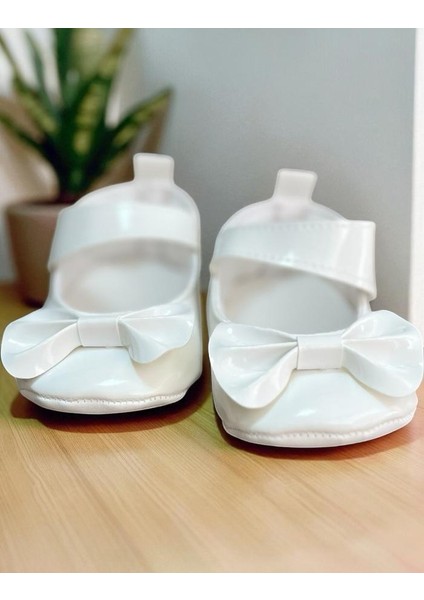 Fiyonklu Rugan Bebe Babet Patik Beyaz