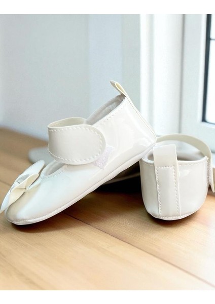 Fiyonklu Rugan Bebe Babet Patik Beyaz fiyatları