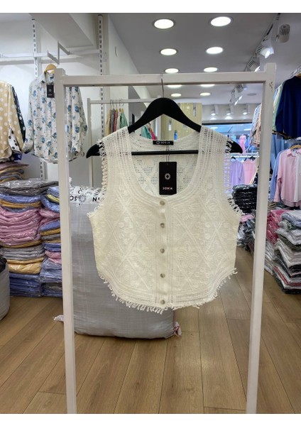 Kadın Dantel Detay Düğmeli Triko Yelek modelleri