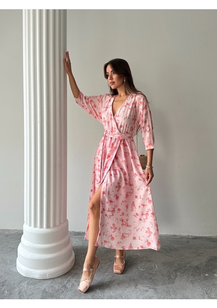 Kruvaze Yaka Çiçek Desenli Kuşaklı Elbise