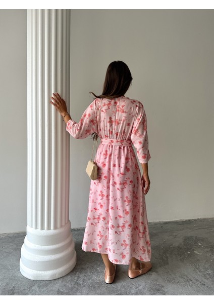 Kruvaze Yaka Çiçek Desenli Kuşaklı Elbise