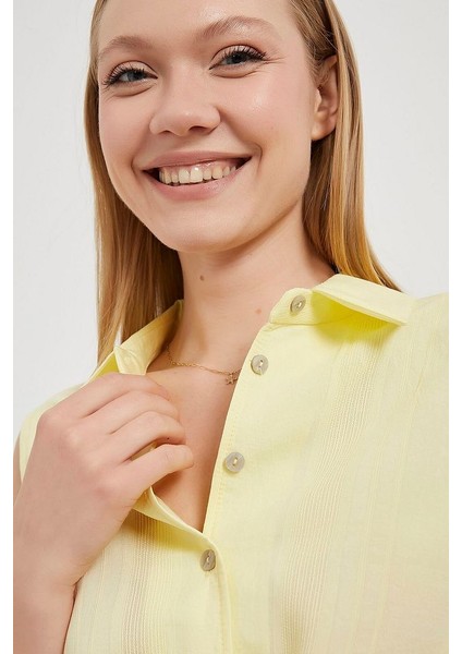 Önü Bağlamalı Çizgi Dokulu Kolsuz Vizkoz Kumaş Kadın Gömlek fırsatları