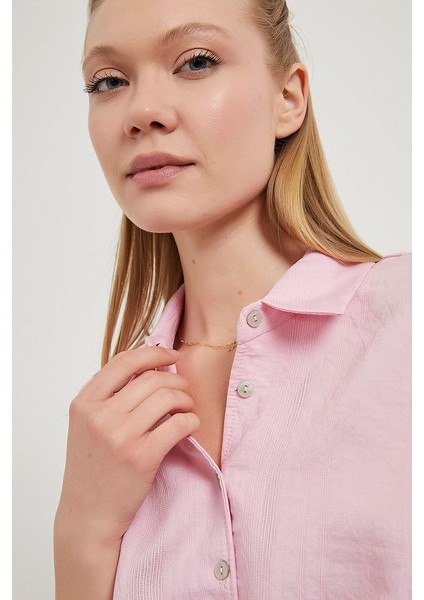 Önü Bağlamalı Çizgi Dokulu Kolsuz Vizkoz Kumaş Kadın Gömlek fırsatları