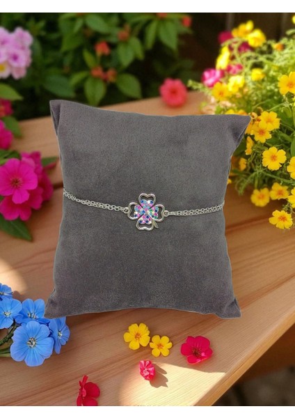 Renkli Taşlı Yonca Figürlü 925 Ayar Gümüş Bileklik – Ayarlanabilir Zincirli, 3.83 gr modelleri