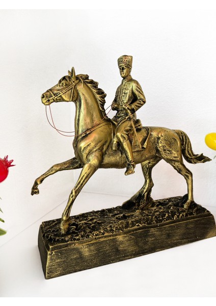 Altın Renkli Atatürk Atlı Biblo Heykeli |dekoratif Atatürk Heykeli Biblosu | Şık ve Tarihi Hediye