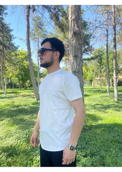 Erkek Düz Kesim Minimal Yazılı Tişört fırsatları