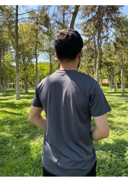 Erkek Düz Kesim Minimal Yazılı Tişört