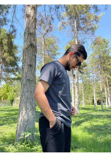 Erkek Düz Kesim Minimal Yazılı Tişört modelleri