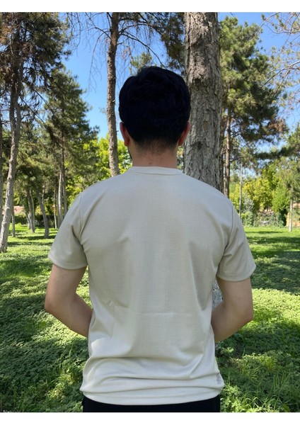 Erkek Düz Kesim Minimal Yazılı Tişört fırsatları