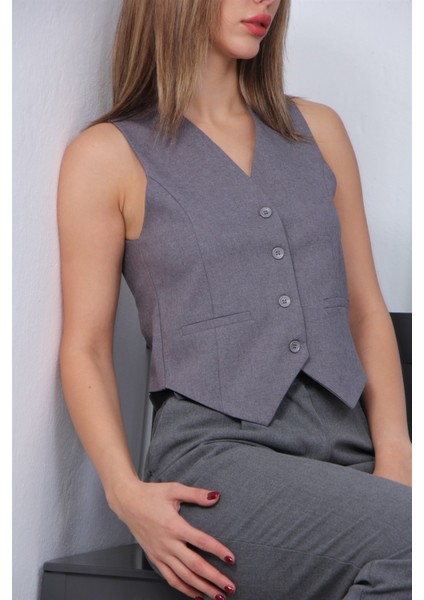 Kadın GRİ %100 Polyester Kruvaze Kesim Slim Fit V Yaka Düğmeli Yelek