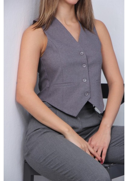 Kadın GRİ %100 Polyester Kruvaze Kesim Slim Fit V Yaka Düğmeli Yelek fırsatları