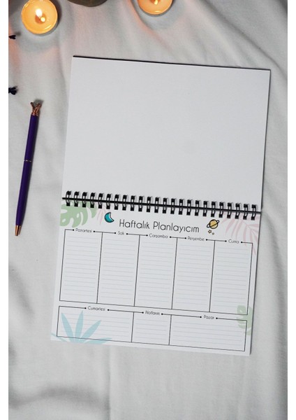 A5 Kedi Siyah Kraft Kapaklı Defter - Haftalık Planlayıcı - 52 Yaprak 15X21 cm - Pencerede Kedili fiyatları