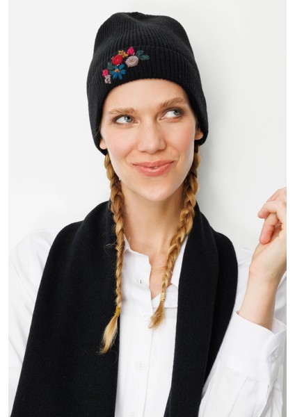 Kadın Rokoko Nakış Işlemeli Yün Bere Siyah fiyatları