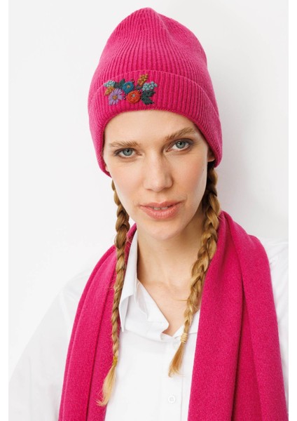 Kadın Rokoko Nakış Işlemeli Yün Bere Sıklamen