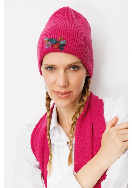 Kadın Rokoko Nakış Işlemeli Yün Bere Sıklamen fırsatları