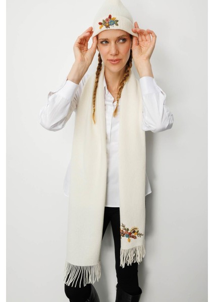 Kadın Rokoko Nakış Işlemeli Yün Bere Kemik modelleri