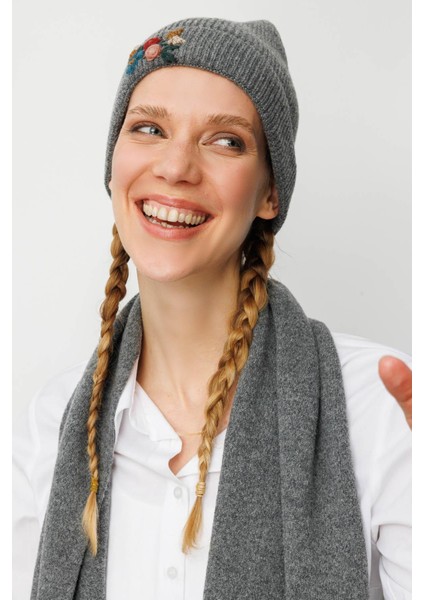 Kadın Rokoko Nakış Işlemeli Yün Bere Füme