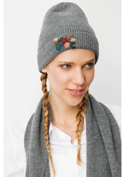 Kadın Rokoko Nakış Işlemeli Yün Bere Füme fırsatları