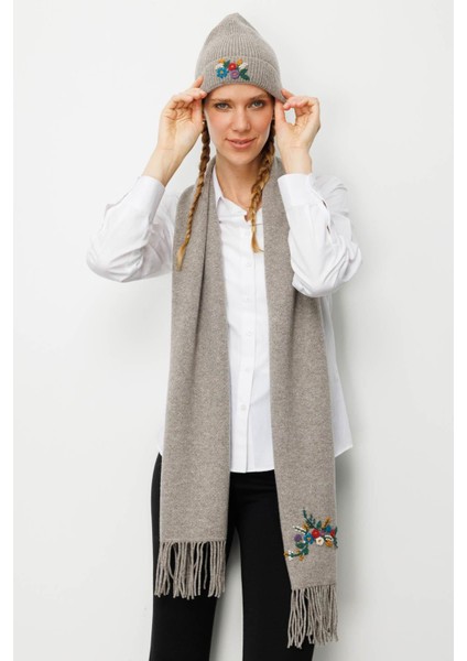 Kadın Rokoko Nakış Işlemeli Yün Bere Vizon fırsatları