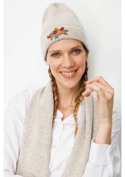 Kadın Rokoko Nakış Işlemeli Yün Bere V.bej