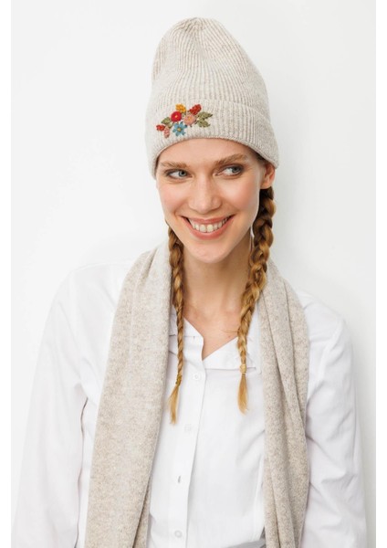 Kadın Rokoko Nakış Işlemeli Yün Bere V.bej fırsatları