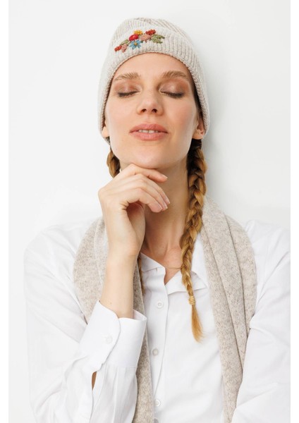 Kadın Rokoko Nakış Işlemeli Yün Bere V.bej indirimleri