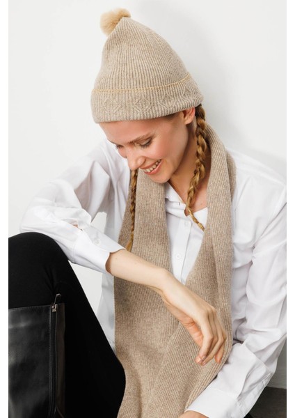 Kadın Simli Jakarlı Ponponlu Yün Şapka K.bej