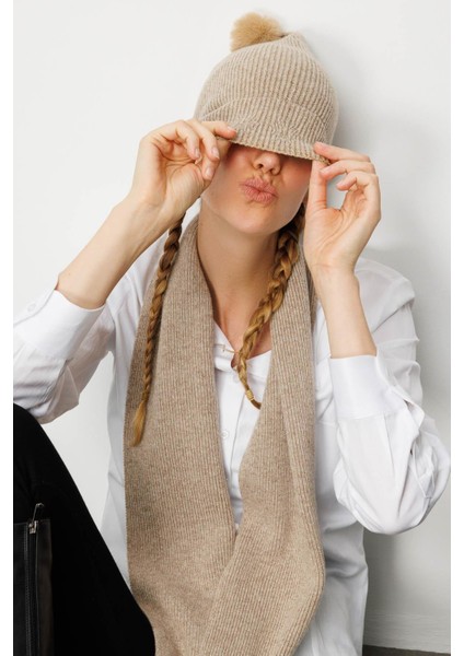 Kadın Simli Jakarlı Ponponlu Yün Şapka K.bej fiyatları
