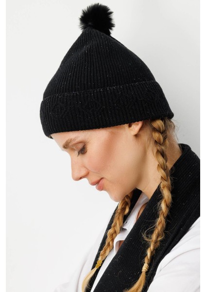 Kadın Simli Jakarlı Ponponlu Yün Şapka Siyah fiyatları
