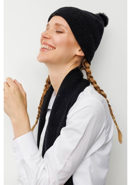 Kadın Simli Jakarlı Ponponlu Yün Şapka Siyah fırsatları