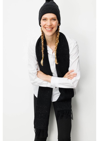 Kadın Simli Jakarlı Ponponlu Yün Şapka Siyah indirimleri