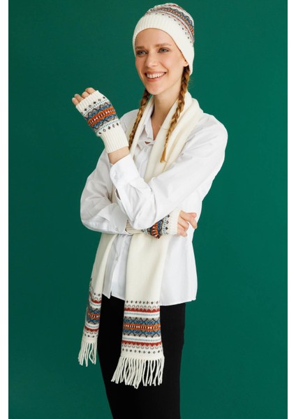 Kadın Kenarları Jakarlı Püsküllü Yün Kaşkol Kemik fırsatları