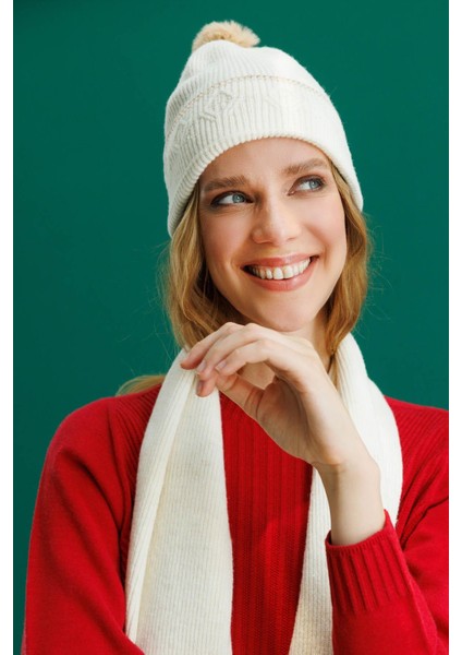 Kadın Simli Jakarlı Püsküllü Yün Kaşkol Kemik modelleri