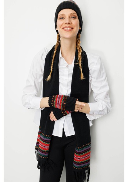 Kadın Kenarları Jakarlı Püsküllü Yün Kaşkol Siyah modelleri