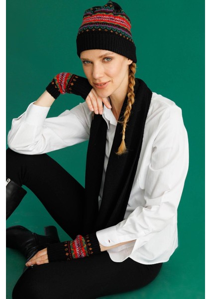 Kadın Kenarları Jakarlı Püsküllü Yün Kaşkol Siyah fırsatları