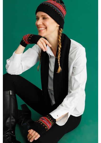 Kadın Kenarları Jakarlı Püsküllü Yün Kaşkol Siyah indirimleri