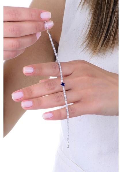 Gümüş Rodyumlu Pırlanta Modeli Safir ve Zirkon Taşlı Yıldız Detaylı Su Yolu Bileklik. SGTL12903LACIVERT fiyatları