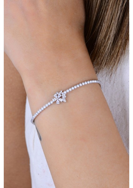 Gümüş Rodyumlu Pırlanta Modeli Zirkon Taşlı Bahar Çiçekleri Su Yolu Bileklik SGTL12902BEYAZ