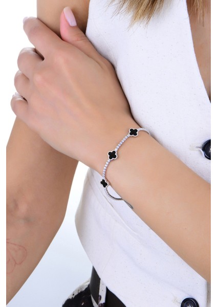 Gümüş Rodyumlu Pırlanta Modeli Onix ve Zirkon Taşlı Yonca Dizisi Su Yolu Bileklik SGTL12913SIYAH