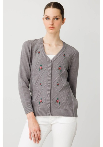 Kadın V Yaka Önü Baklavalı Nakış Işlemeli Hırka Füme fırsatları