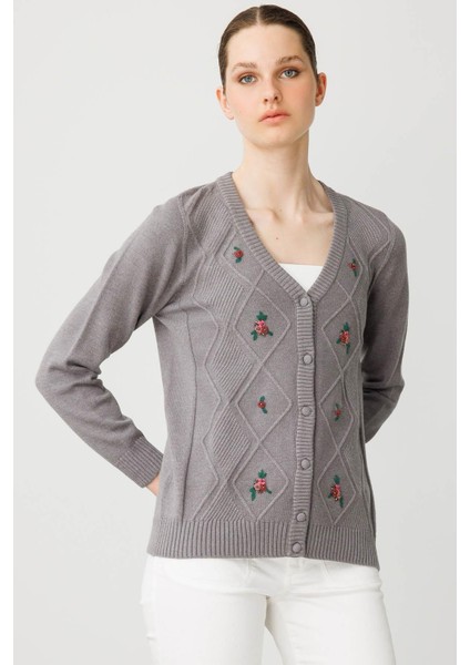 Kadın V Yaka Önü Baklavalı Nakış Işlemeli Hırka Füme indirimleri