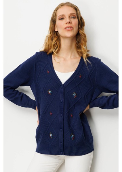 Kadın V Yaka Önü Baklavalı Nakış Işlemeli Hırka Lacivert