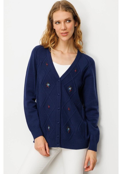 Kadın V Yaka Önü Baklavalı Nakış Işlemeli Hırka Lacivert fiyatları