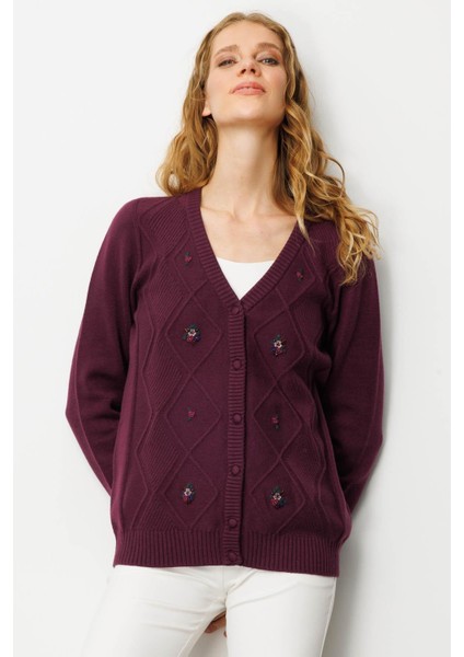 Kadın V Yaka Önü Baklavalı Nakış Işlemeli Hırka Mürdüm fiyatları