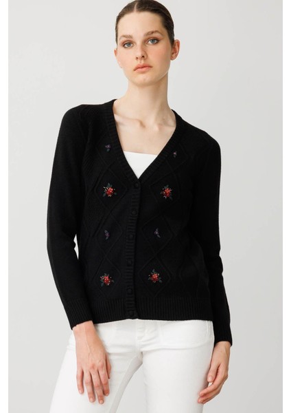 Kadın V Yaka Önü Baklavalı Nakış Işlemeli Hırka Siyah